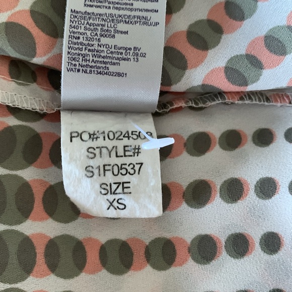 NYDJ blouse XS salmon pink and grey green polka dots - Picture 9 of 9